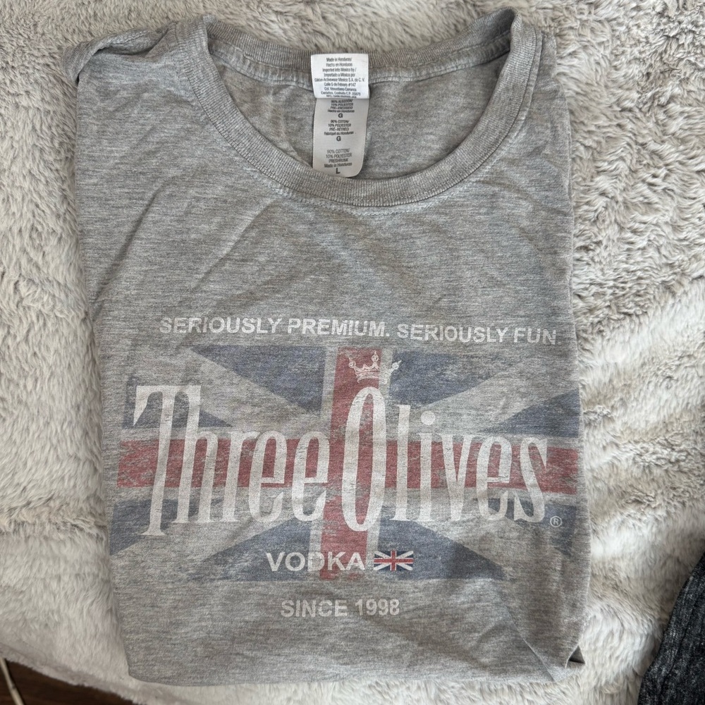 Three Olives Vintage Style Graphic T-Shirt Size large BNWT NEVER WORN
